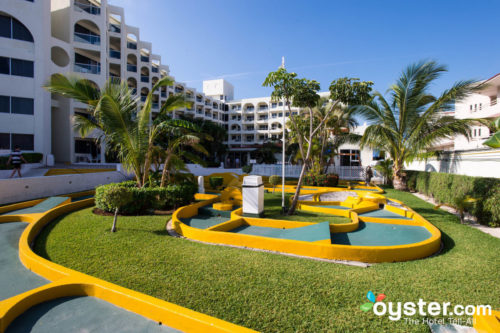Aquamarina Beach Hotel Cancun mini-golf
