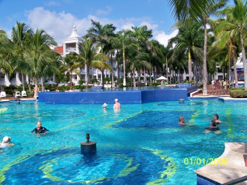 Riu Palace Riviera Maya pool area