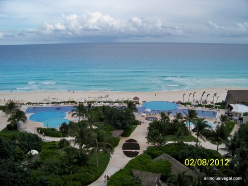 Live Aqua Cancun pools