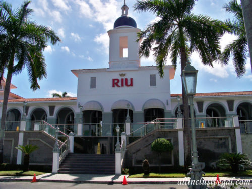 Riu Palace Mexico entrance