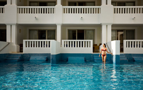 Grand Riviera Princess swim-up suites