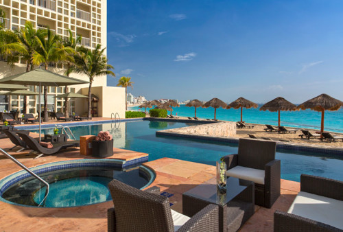 The Westin Resort and Spa Cancun Royal Beach Club pool