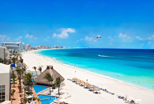 The Westin Resort and Spa Cancun beach and pools