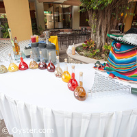 Viva Wyndham Azteca courtyard drink specials