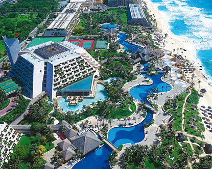 Grand Oasis Cancun pool
