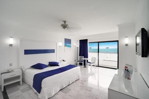 Riu Caribe guest room