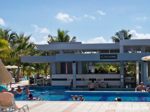 Riu Palace Mexico swim-up bar pool