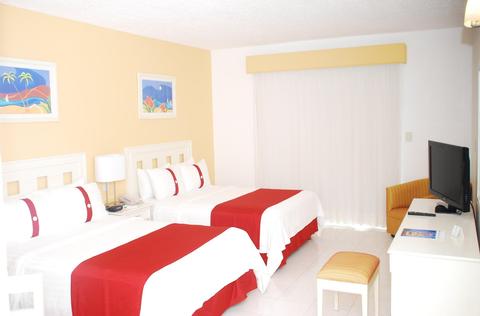Holiday Inn Cancun Arenas standard room