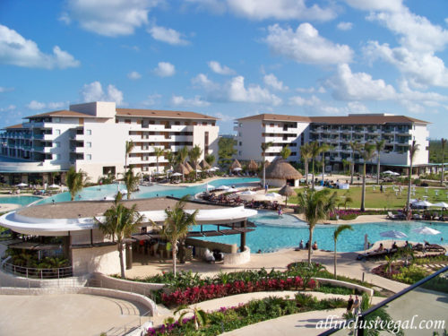 Dreams Playa Mujeres main pool and grounds