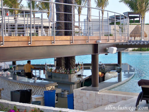 Dreams Playa Mujeres beachfront pool swim-up bar