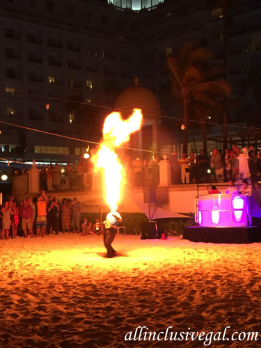 Riu Palace Las Americas beach fire show