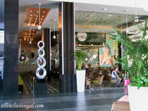 Hotel Riu Dunamar lobby bar