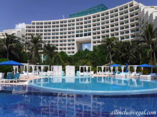 Live Aqua Beach Resort Cancun poolside cabanas