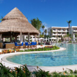 Sugar Reef Bar and the main pool